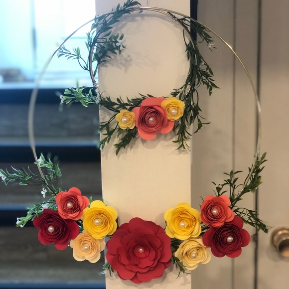 Wreath with paper flowers - Picture 5 of 6